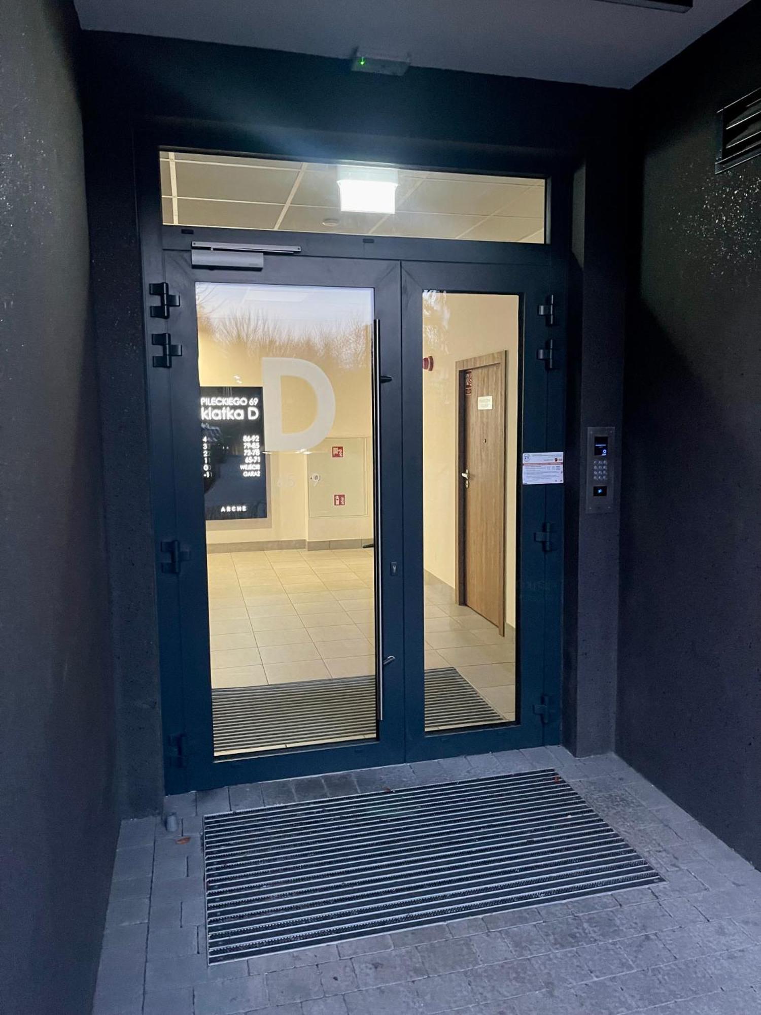 شقة Time&House Pileckiego Przy Centrum Onkologi I Klinice Novum Apartament Na Wylacznosc Pokoj,Sypialnia,Lozko, Lazienka,Kuchnia وارسو المظهر الخارجي الصورة